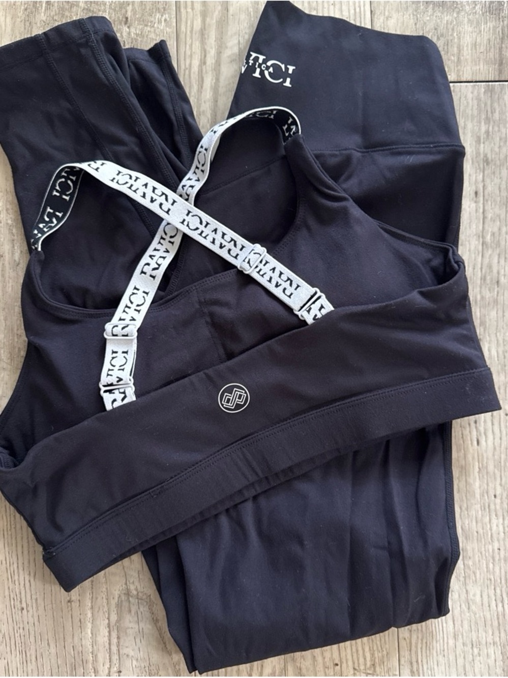 RAVICI black Sports Bra & Leggings Set with White Logo Straps